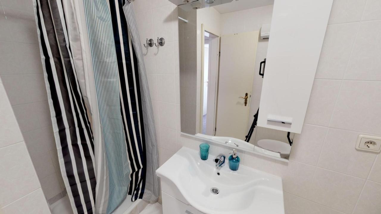 Lara Deluxe Superior 5 Star Apartment, Your Piece Of Heaven By The Sea & Park Новиград Экстерьер фото