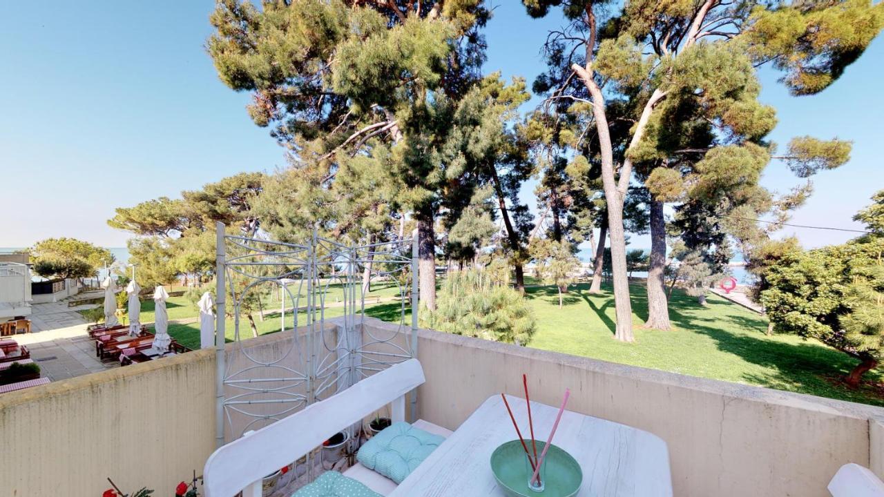 Lara Deluxe Superior 5 Star Apartment, Your Piece Of Heaven By The Sea & Park Новиград Экстерьер фото