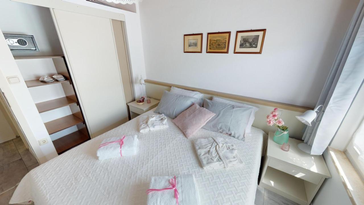 Lara Deluxe Superior 5 Star Apartment, Your Piece Of Heaven By The Sea & Park Новиград Экстерьер фото