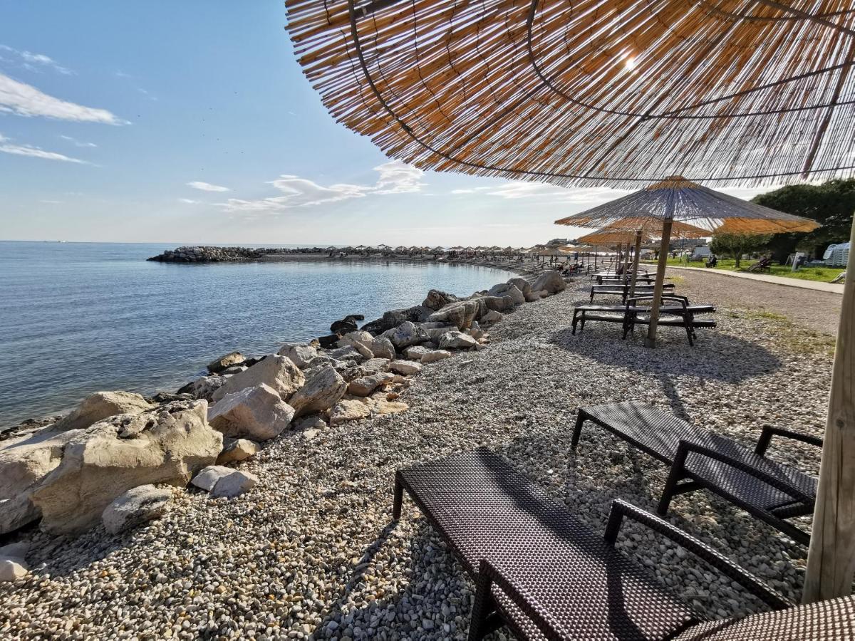 Lara Deluxe Superior 5 Star Apartment, Your Piece Of Heaven By The Sea & Park Новиград Экстерьер фото
