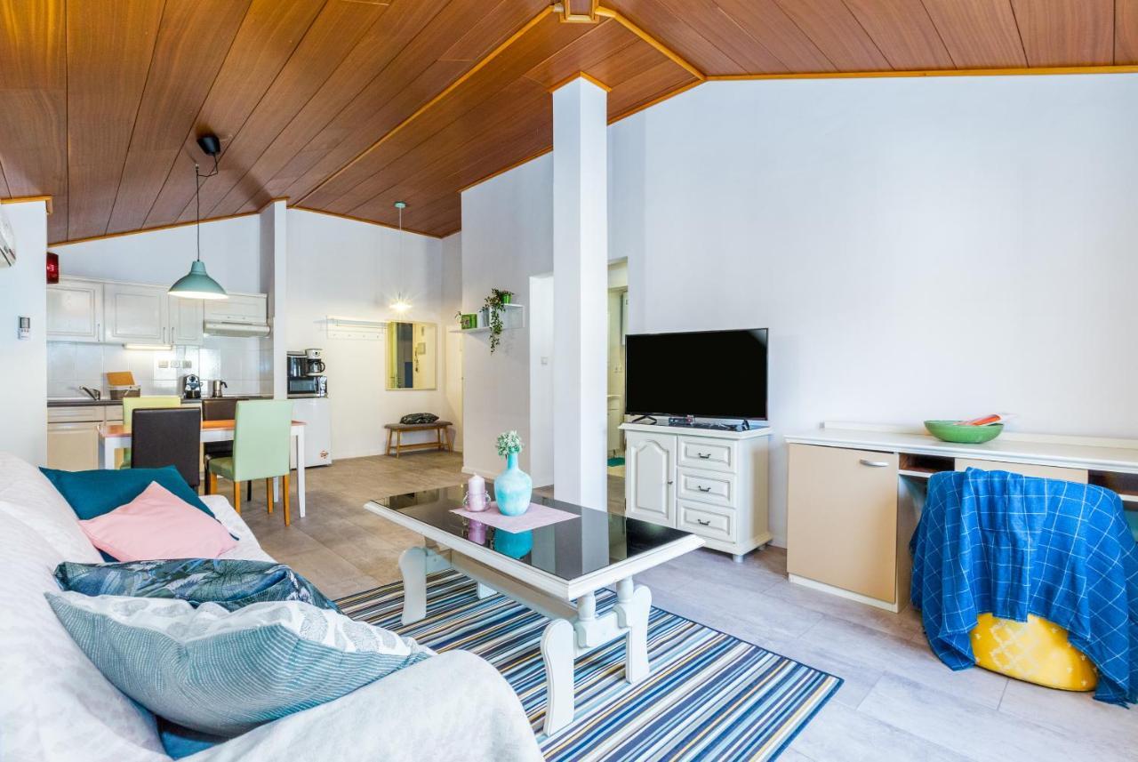 Lara Deluxe Superior 5 Star Apartment, Your Piece Of Heaven By The Sea & Park Новиград Экстерьер фото